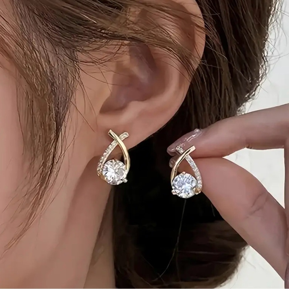 Elegant Gold and Silver Crystal Earrings. - Picture 3 of 7